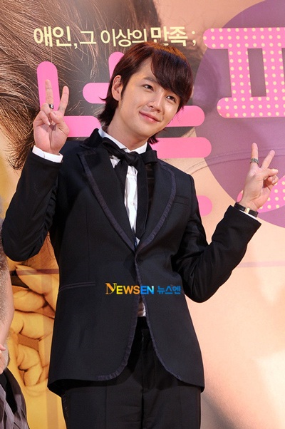 “Đàn em” Jang Geun Suk mê mẩn nụ hôn với Kim Ha Neul - 13 “Đàn em” Jang Geun Suk mê mẩn nụ hôn với Kim Ha Neul - 13