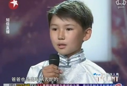 Rơi lệ với giọng hát và câu chuyện cuộc đời cậu bé 12 tuổi - 1