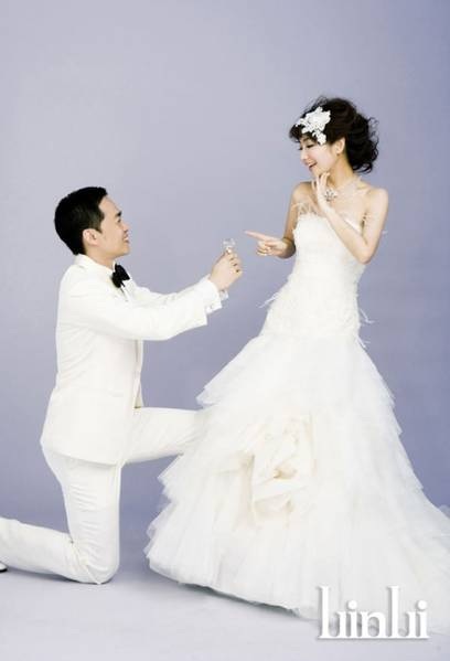 Đột nhập phòng tiệc của nữ ca sĩ bị bỏng Selina trước giờ G - 1 Đột nhập phòng tiệc của nữ ca sĩ bị bỏng Selina trước giờ G - 1