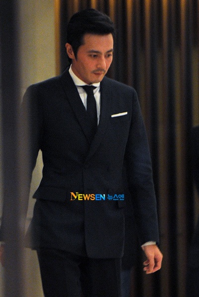 Jang Dong Gun tiếp tục giấu con trong tiệc sinh nhật - 1