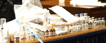 Tìm thấy búp bê và áo sơ mi dính máu tại nhà Michael Jackson  - 4