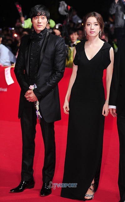 Lại “nóng mắt” với trang phục thảm đỏ của người đẹp xứ Hàn  - 31