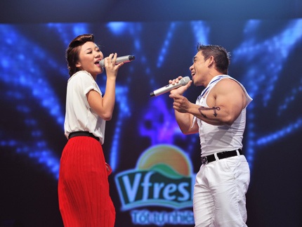 Đàm Vĩnh Hưng bất ngờ “giả gái” trên sân khấu - 10