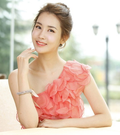 Nữ diễn viên Lee Da Hae khoe dáng vóc siêu mẫu - 11