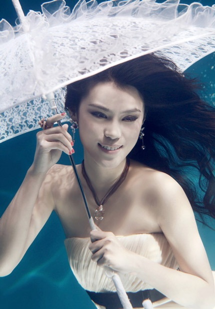 Ấn tượng với bộ ảnh dưới nước của người đẹp Hoa ngữ - 5