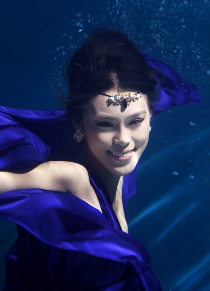 Ấn tượng với bộ ảnh dưới nước của người đẹp Hoa ngữ - 10