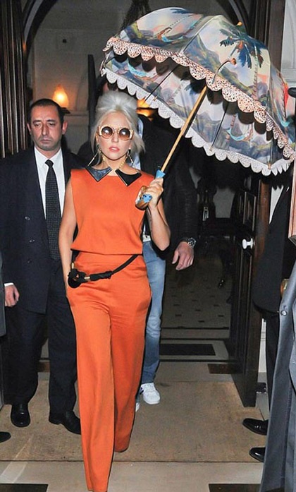 Lady Gaga “kín trên, hở dưới”  - 14