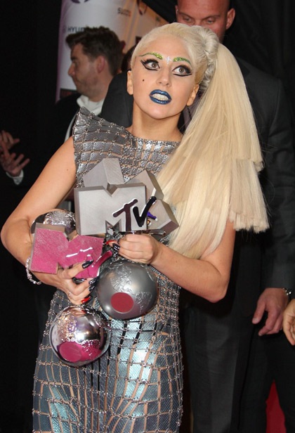 Lady Gaga “kín trên, hở dưới”  - 8