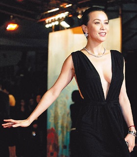Lưu Gia Linh - Người phụ nữ kỳ lạ của làng giải trí Hồng Kông - 17 Lưu Gia Linh - Người phụ nữ kỳ lạ của làng giải trí Hồng Kông - 17