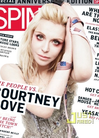 Courtney Love lại ngang nhiên “khoe hàng” - 8