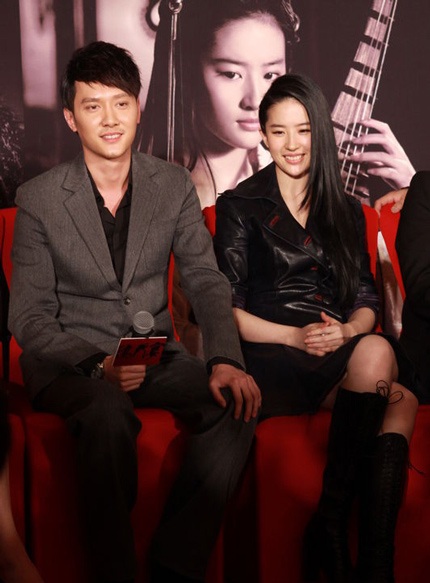 Người đẹp ngực bự Củng Tân Lượng bất ngờ “kín cổng cao tường” - 13