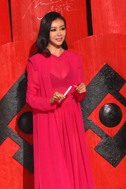 Người đẹp ngực bự Củng Tân Lượng bất ngờ “kín cổng cao tường” - 5