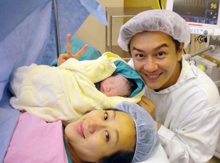 Quên mọi phiền muộn, Trần Hạo Dân đón con gái đầu lòng - 1 Quên mọi phiền muộn, Trần Hạo Dân đón con gái đầu lòng - 1