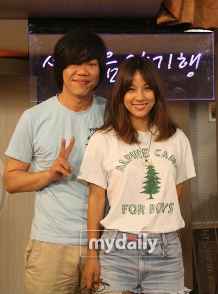 Lee Hyori gây sốc khi công khai hò hẹn với nghệ sĩ xấu trai - 1 Lee Hyori gây sốc khi công khai hò hẹn với nghệ sĩ xấu trai - 1