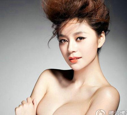 Người mẫu Địch Lăng và Gia Nghê cùng khoe ngực đầy - 11