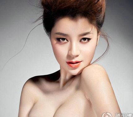 Người mẫu Địch Lăng và Gia Nghê cùng khoe ngực đầy - 13