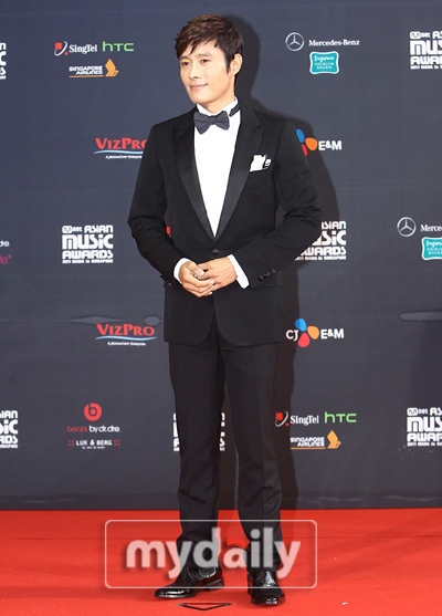 Nhóm Super Junior thống lĩnh lễ trao giải MAMA năm 2011 - 9