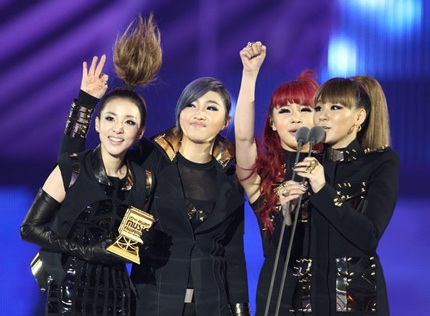 Nhóm Super Junior thống lĩnh lễ trao giải MAMA năm 2011 - 4