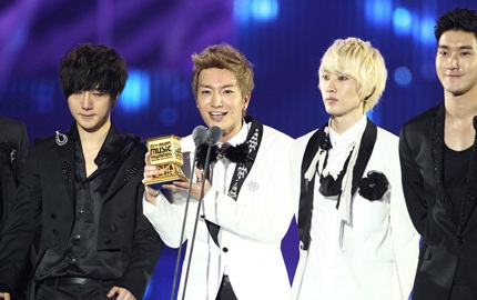Nhóm Super Junior thống lĩnh lễ trao giải MAMA năm 2011 - 2