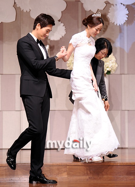 Sao Hàn kéo nhau đi dự đám cưới của Kim Hyo Jin và Yoo Ji Tae - 14