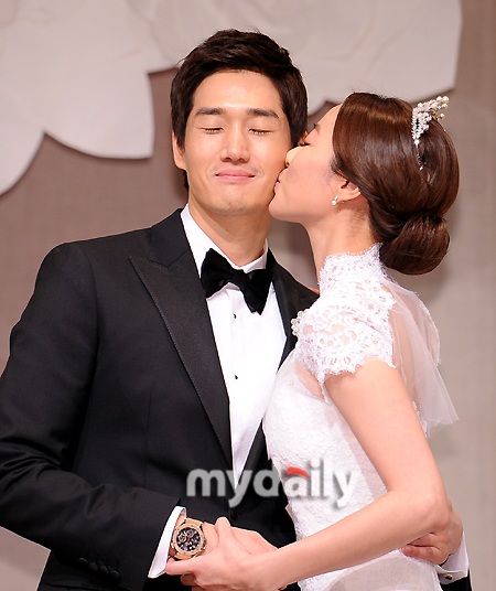 Sao Hàn kéo nhau đi dự đám cưới của Kim Hyo Jin và Yoo Ji Tae - 12