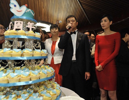 Diva Hồng Kông Vương Phi lộ cổ xương xẩu - 1