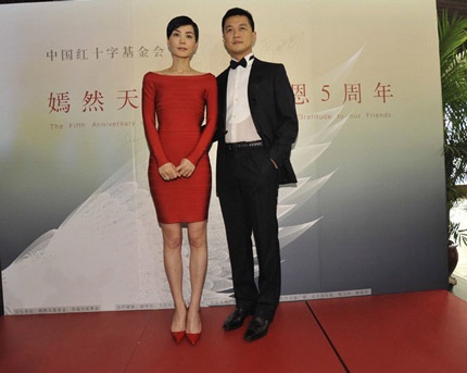 Diva Hồng Kông Vương Phi lộ cổ xương xẩu - 4