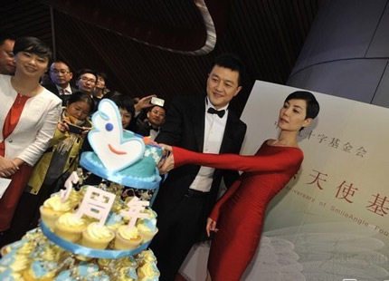 Diva Hồng Kông Vương Phi lộ cổ xương xẩu - 7