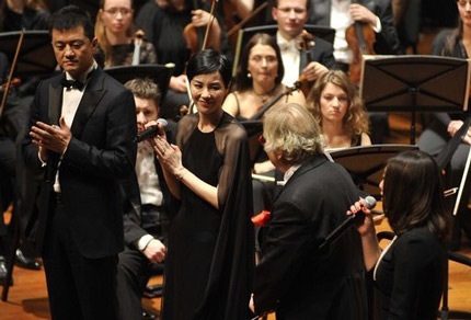 Diva Hồng Kông Vương Phi lộ cổ xương xẩu - 14