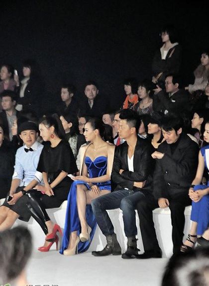 Mỹ nhân Hoa ngữ khoe ngực đầy với váy trễ nải - 6