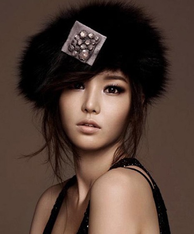 Kiều nữ xứ Hàn khoe ngực đầy với váy cổ chữ V - 8