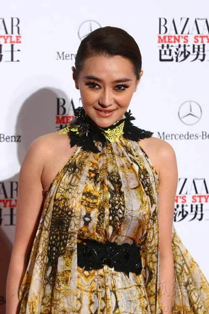 Sao Hoa ngữ lại “đua” nhau khoe “vòng một” - 11