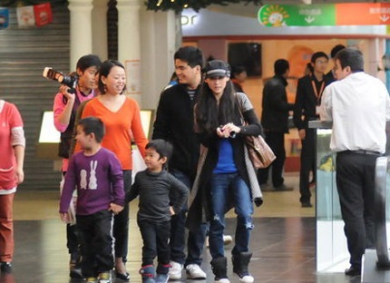 Trương Bá Chi lộ bụng to bất thường - 3 Trương Bá Chi lộ bụng to bất thường - 3