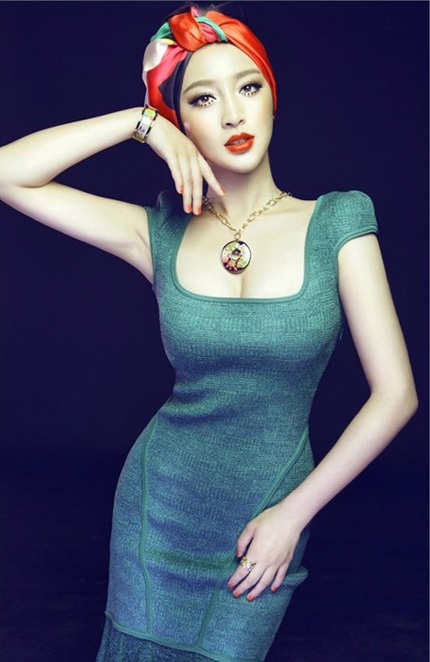 Can Đình Đình khêu gợi khi “nửa kín, nửa hở”  - 13