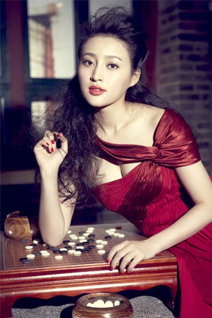 Can Đình Đình khêu gợi khi “nửa kín, nửa hở”  - 2