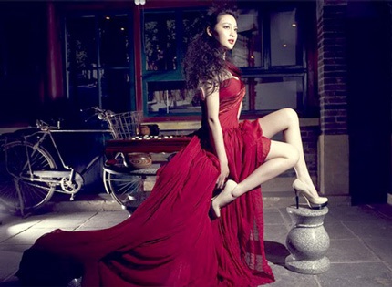 Can Đình Đình khêu gợi khi “nửa kín, nửa hở”  - 4