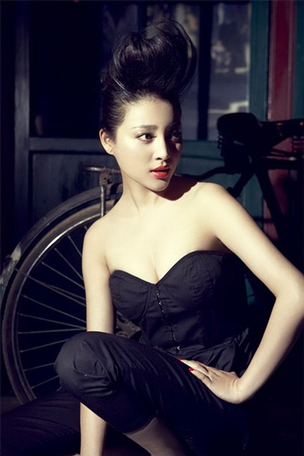 Can Đình Đình khêu gợi khi “nửa kín, nửa hở”  - 11