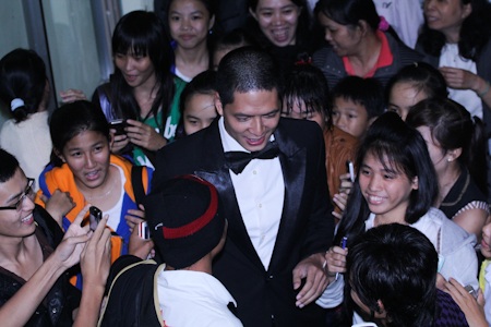 Bất chấp mưa lớn, “sao” tới dự lễ bế mạc LHP lần thứ 17 - 24