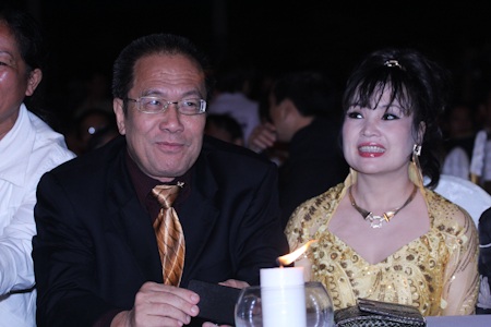 Bất chấp mưa lớn, “sao” tới dự lễ bế mạc LHP lần thứ 17 - 27