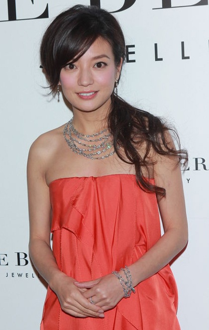 Phạm Băng Băng rực rỡ váy vàng, Triệu Vy duyên dáng khoe vai trần  - 9