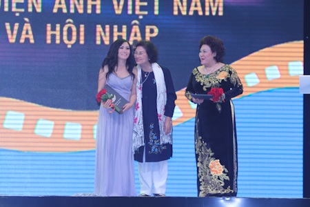 Những hình ảnh đáng nhớ trong đêm trao giải LHP lần thứ 17 - 7