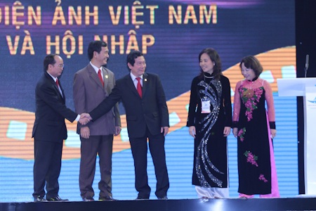 Những hình ảnh đáng nhớ trong đêm trao giải LHP lần thứ 17 - 17