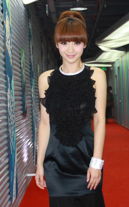 Liễu Nham “đụng hàng” với Lee Da Hae - 15