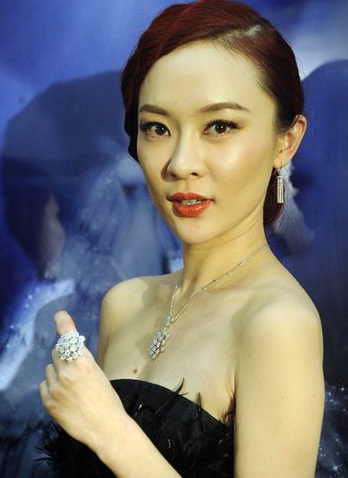 Mỹ nhân Hoắc Tư Yến sợ tuột váy - 2