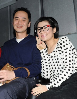 Ca sĩ bị bỏng Selina nức nở trong show diễn của bạn thân - 4 Ca sĩ bị bỏng Selina nức nở trong show diễn của bạn thân - 4