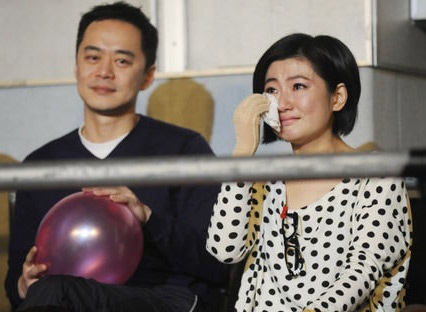 Ca sĩ bị bỏng Selina nức nở trong show diễn của bạn thân - 7 Ca sĩ bị bỏng Selina nức nở trong show diễn của bạn thân - 7