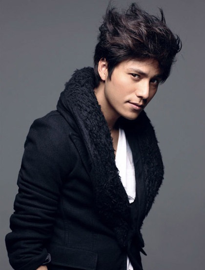 Ánh nhìn hút hồn của Trần Khôn - 15