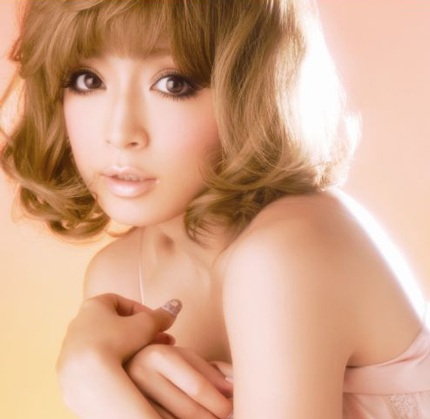Nữ hoàng nhạc trẻ Nhật Bản Ayumi Hamasaki bỏ chồng - 3
