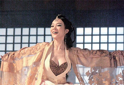 Những thân hình “rực lửa” của làng giải trí Hoa ngữ - 26