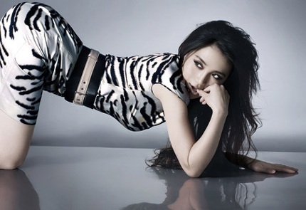 Những thân hình “rực lửa” của làng giải trí Hoa ngữ - 37